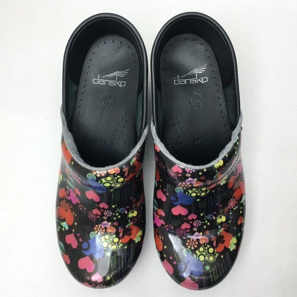 Dansko Women's Valentine Hearts and Floral Print Clogs Patent Leather size 37 - Picture 2 of 9